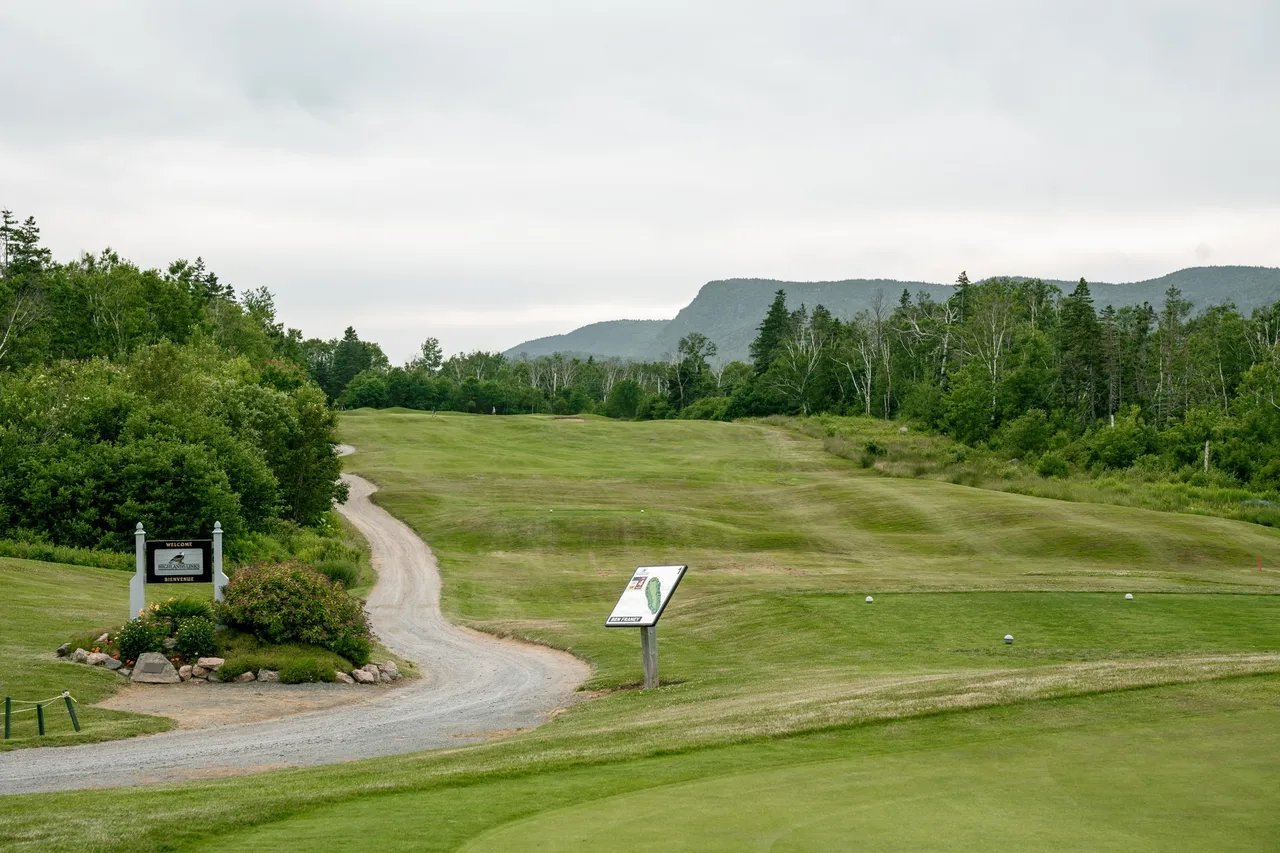 Hole 1 gallery