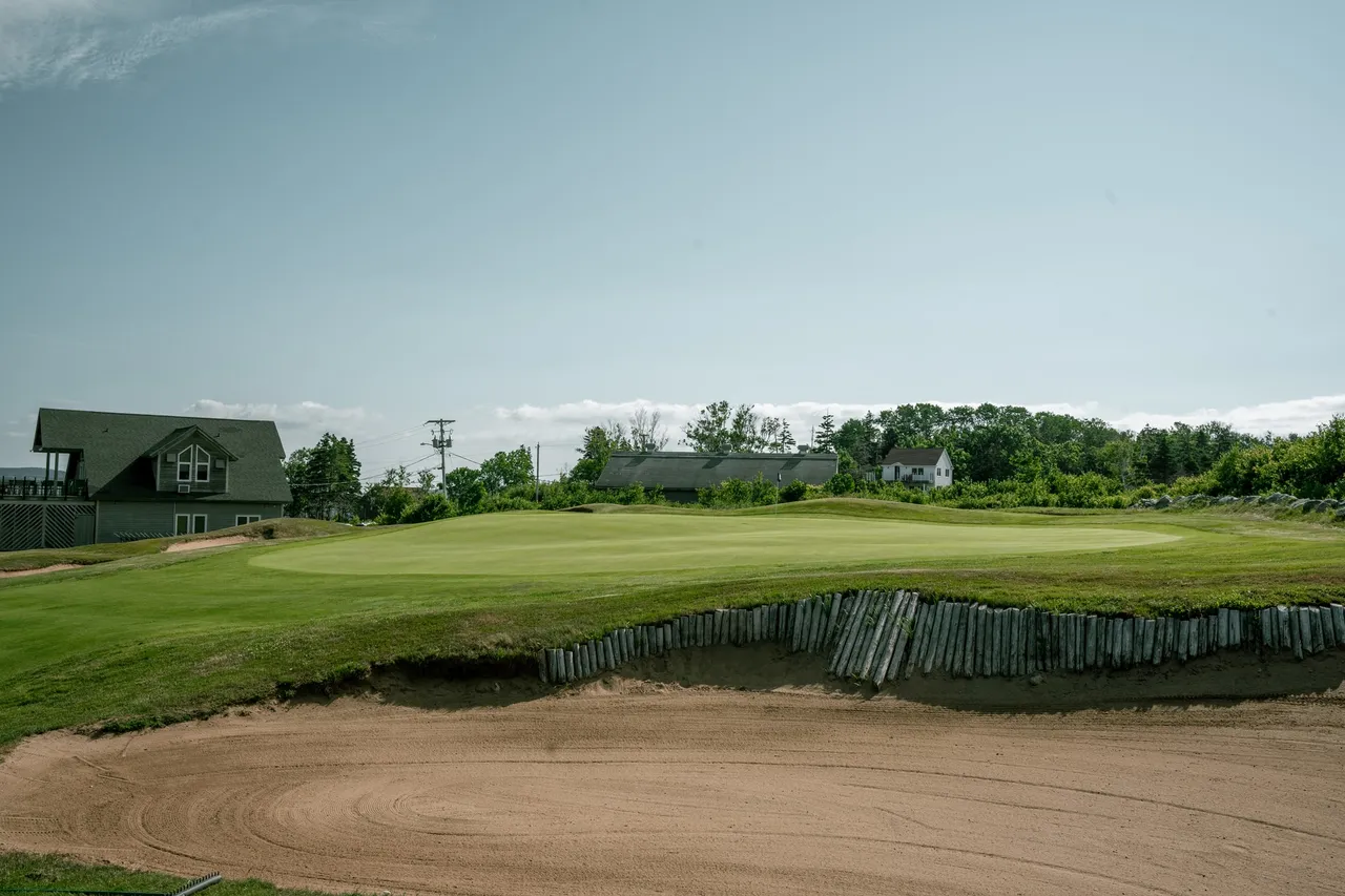 Hole 18 gallery
